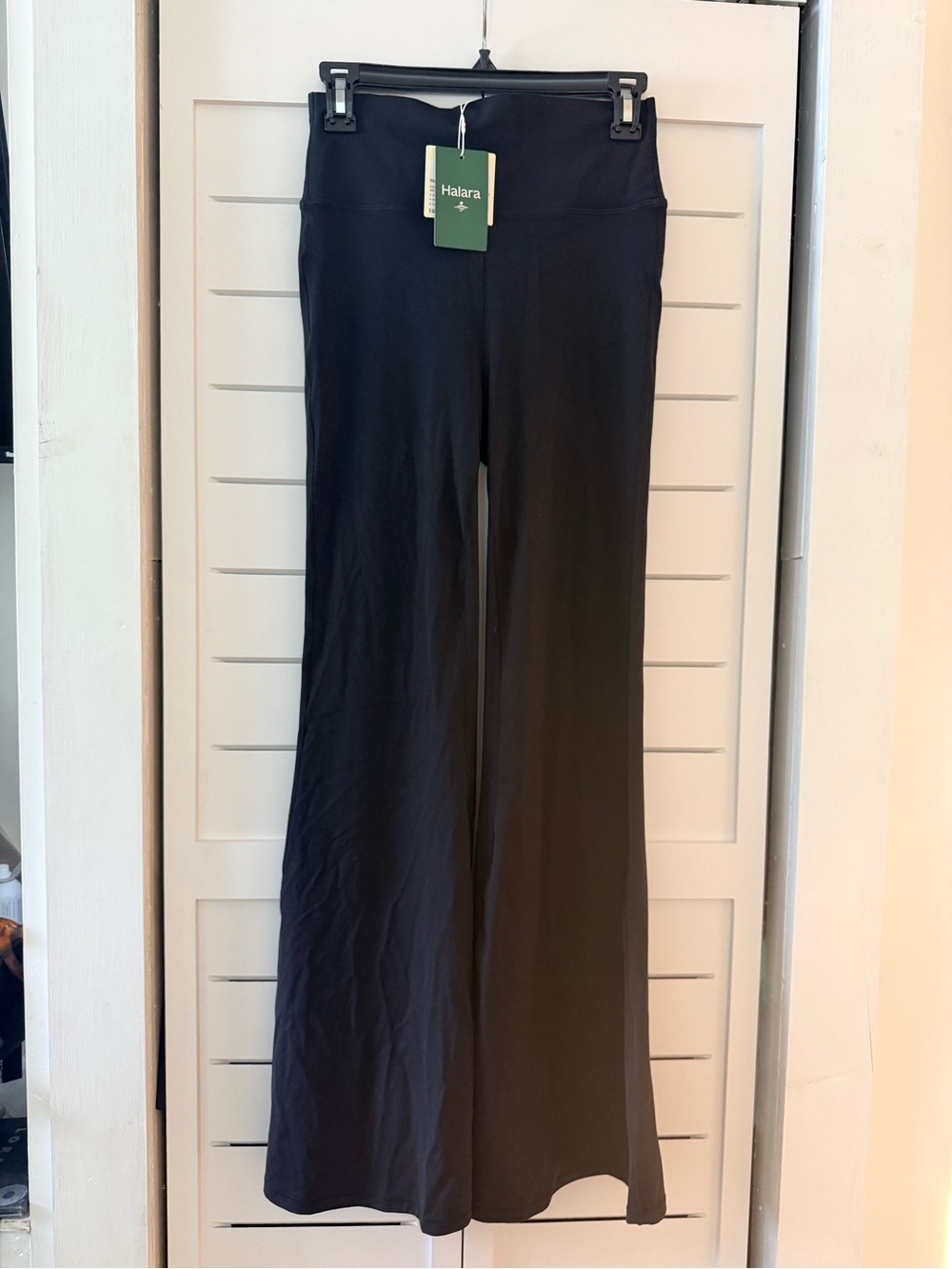 High-Waist Flared Yoga Pants - Black - Picture 7 of 9